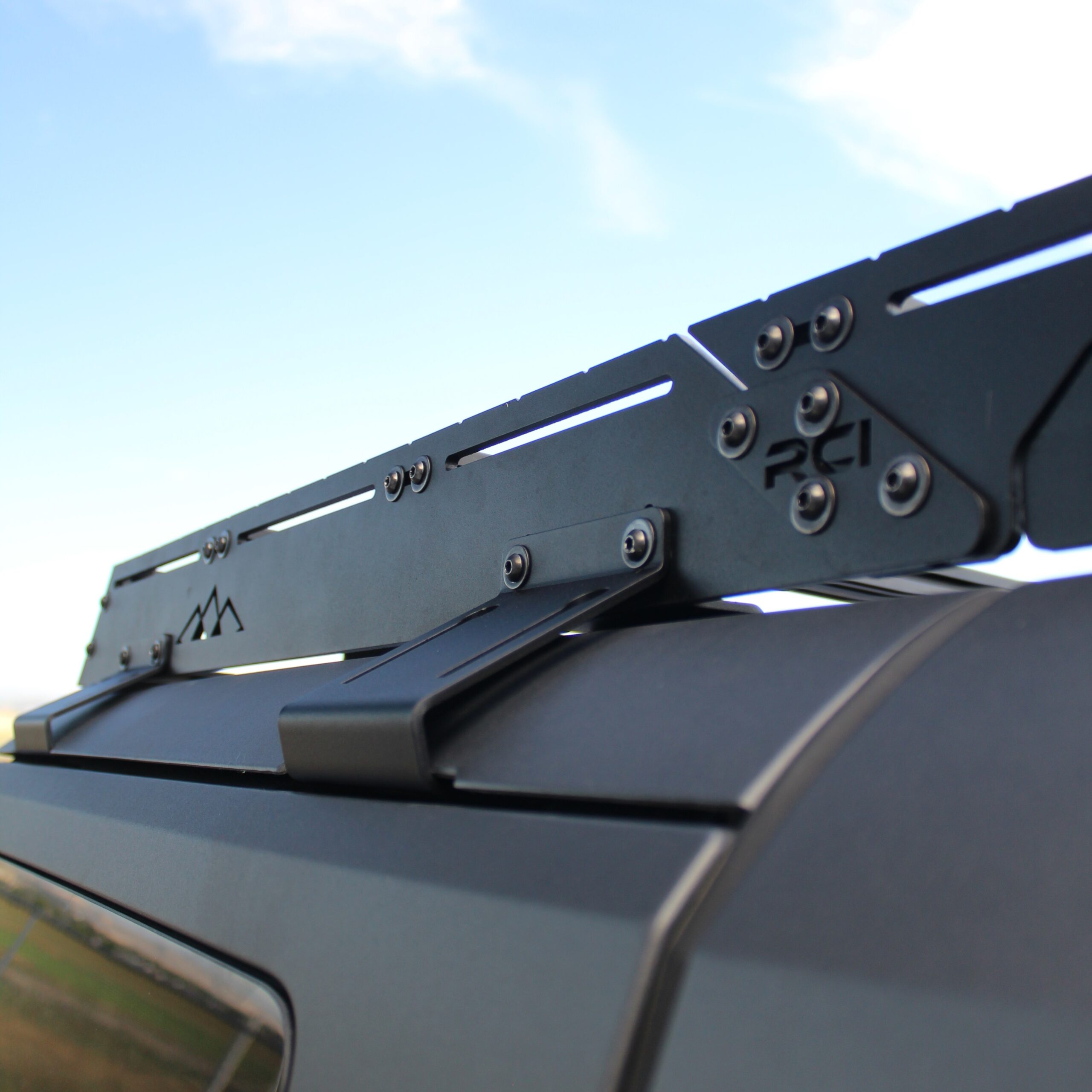 Buy Car Roof Rails with OEM Standards at the Best Price